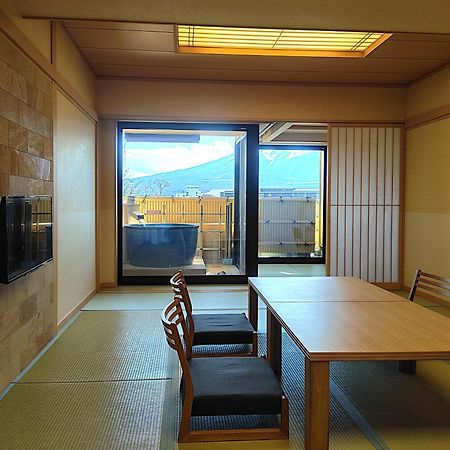 Готель Fujikawaguchiko Onsen Konanso Екстер'єр фото A room at the Kyoto International Manga Museum