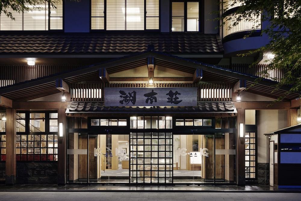 Готель Fujikawaguchiko Onsen Konanso Екстер'єр фото The main entrance of the hotel