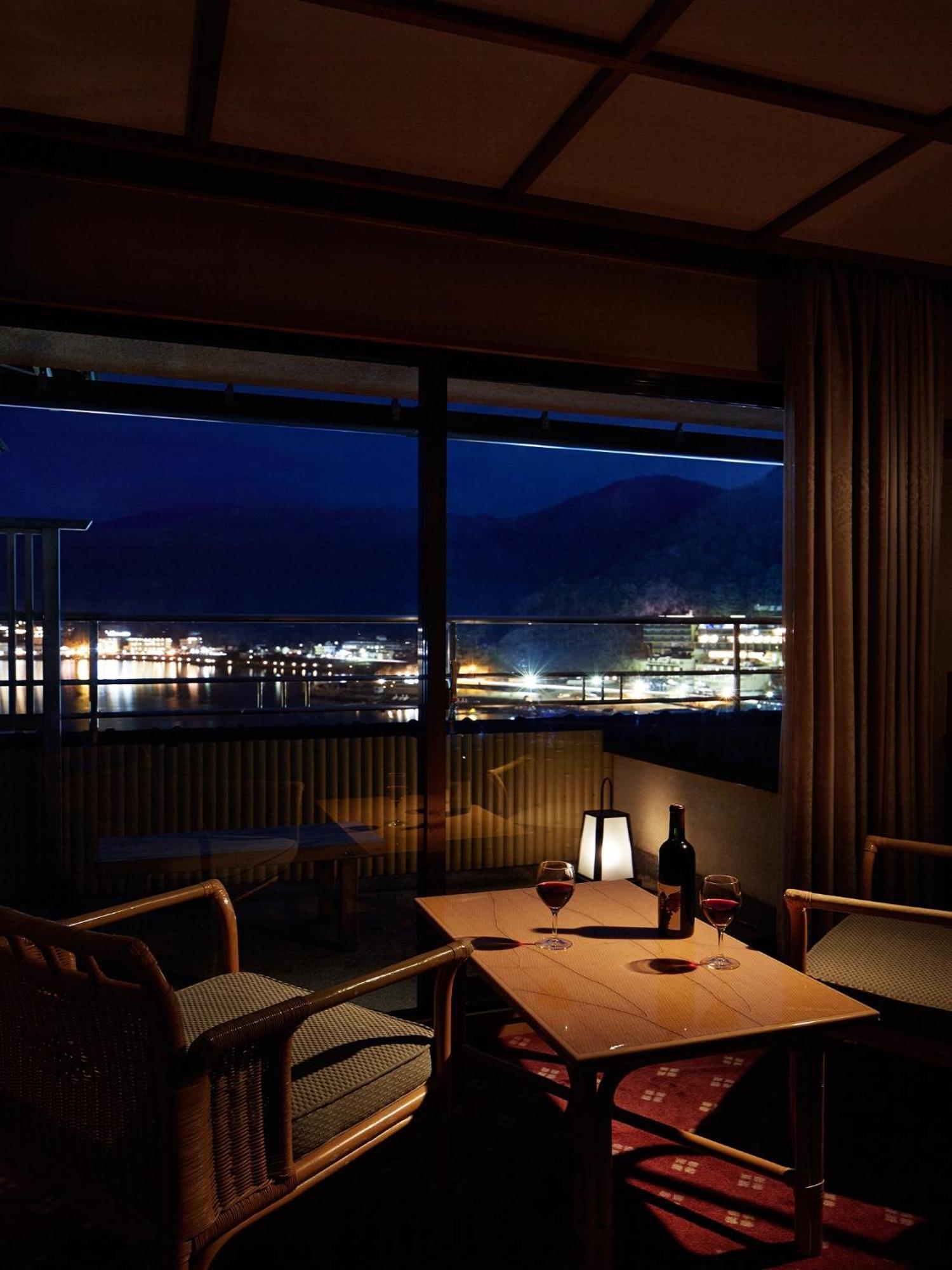 Готель Fujikawaguchiko Onsen Konanso Номер фото View of the town from a hotel