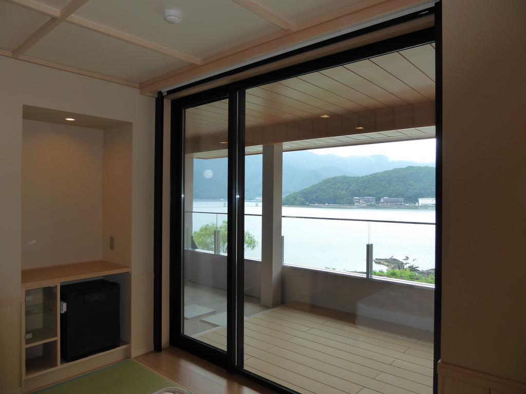 Готель Fujikawaguchiko Onsen Konanso Екстер'єр фото A sliding door