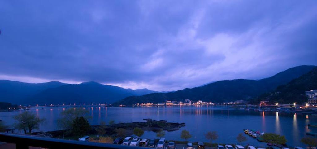 Готель Fujikawaguchiko Onsen Konanso Екстер'єр фото View of the town