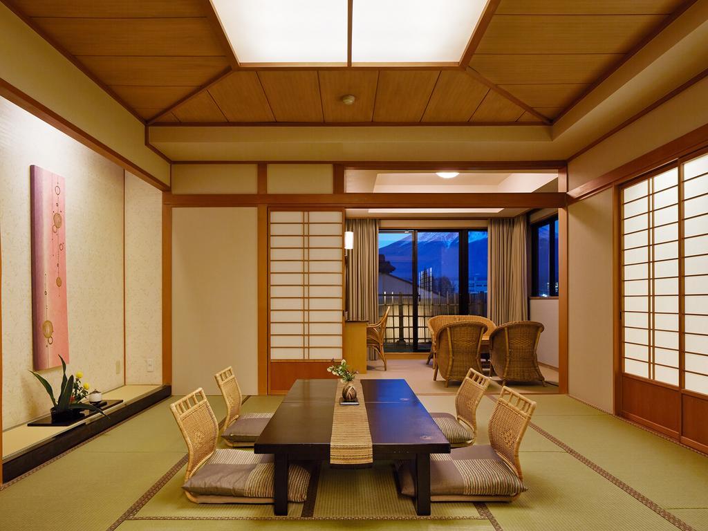 Готель Fujikawaguchiko Onsen Konanso Екстер'єр фото