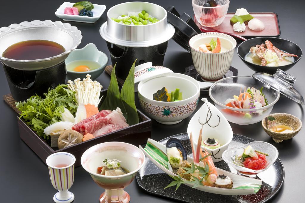 Готель Fujikawaguchiko Onsen Konanso Екстер'єр фото A selection of Japanese cuisine