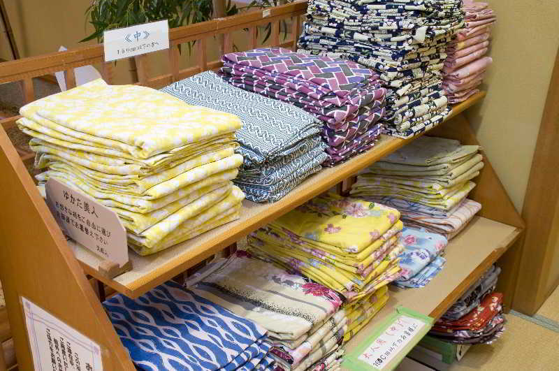 Готель Fujikawaguchiko Onsen Konanso Екстер'єр фото A display of various types of Furoshiki