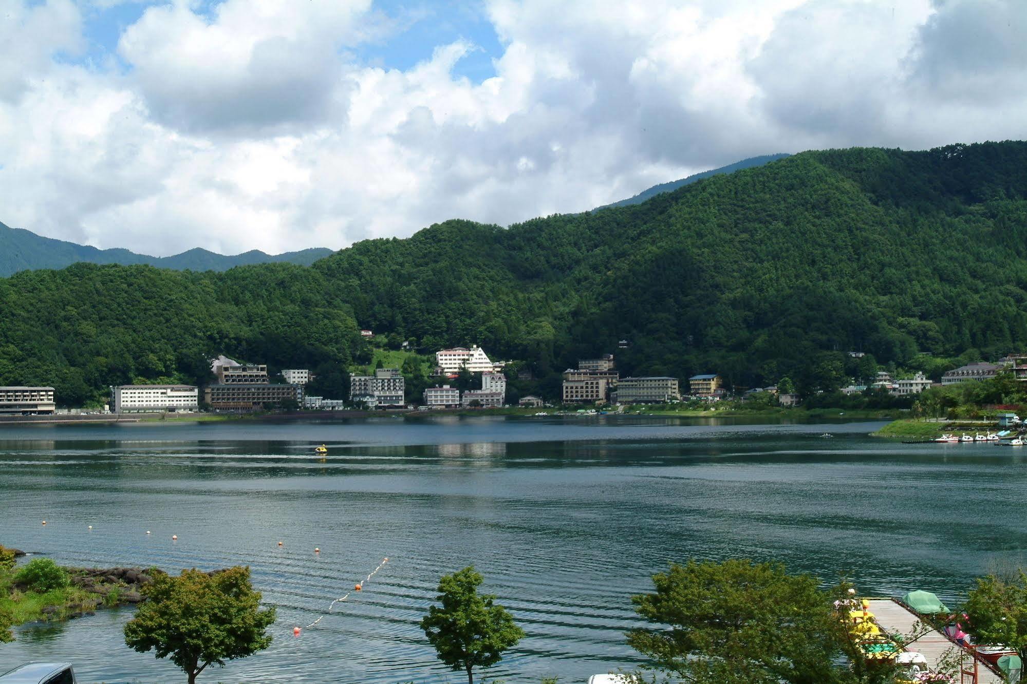 Готель Fujikawaguchiko Onsen Konanso Екстер'єр фото Lake Hyōko